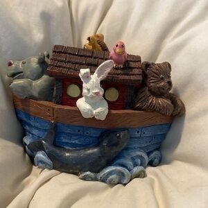 Music Box Noah's Ark Animal’s Boat Children Baby Room Plays It’s A Small World